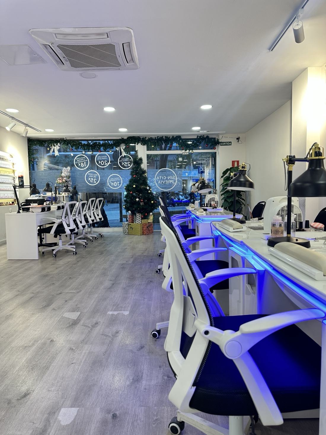 Manicure tables Time Nails Barcelona