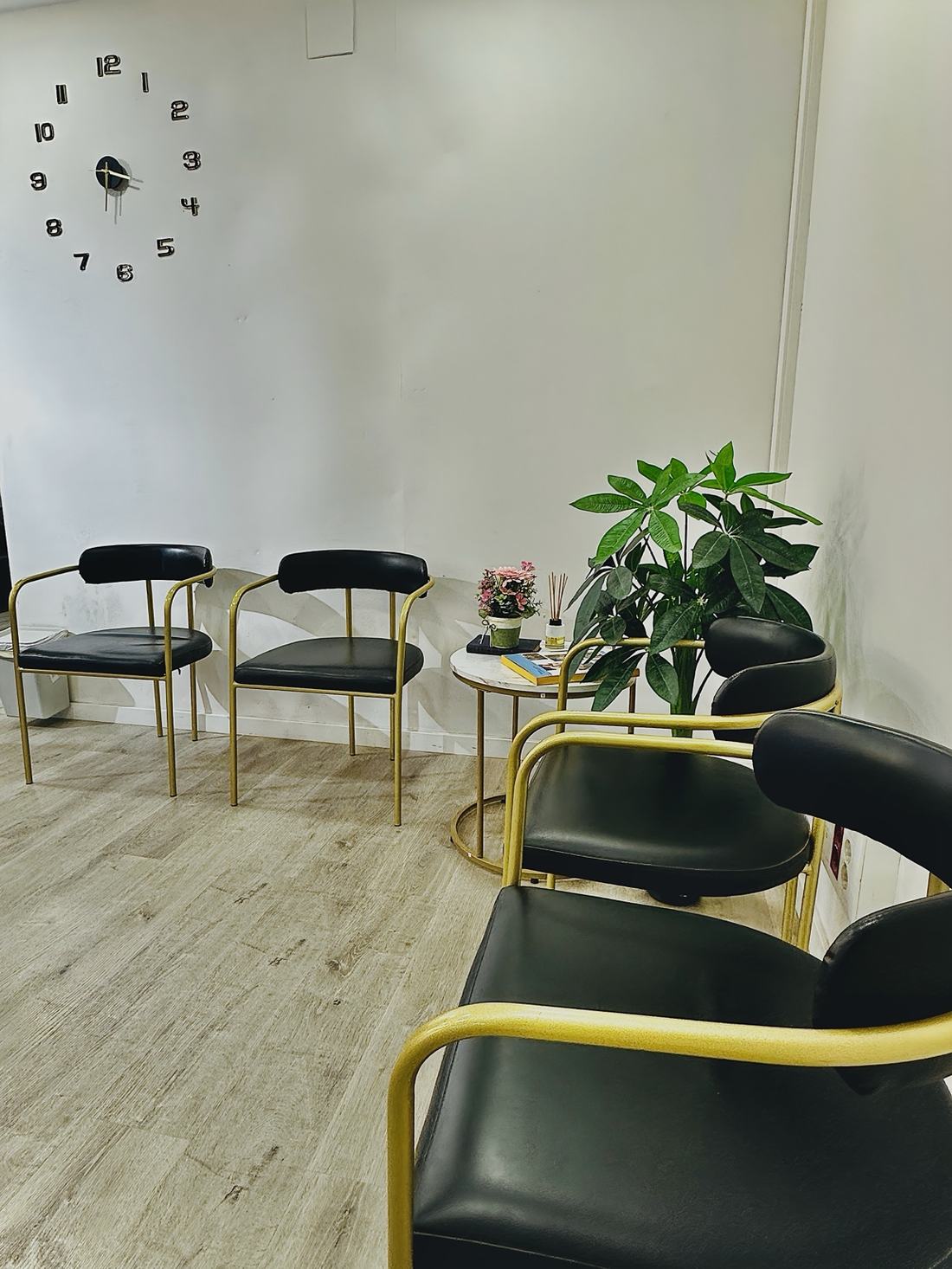 Waiting area Time Nails Barcelona